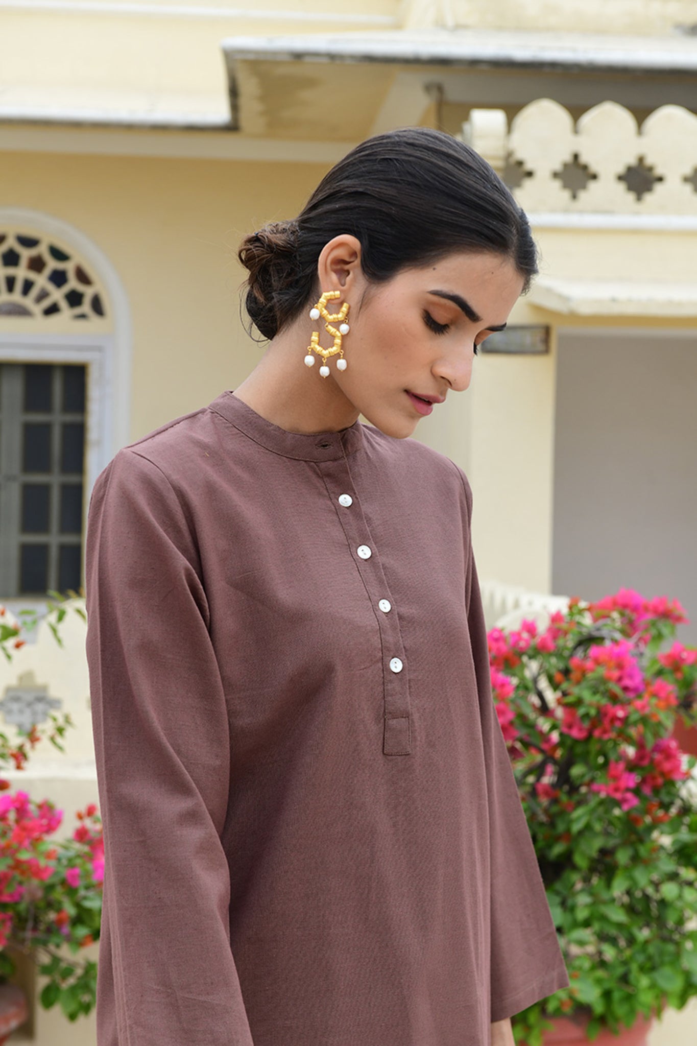 Handloomed cotton pant and tunic loungewear set made in India. | dark earth