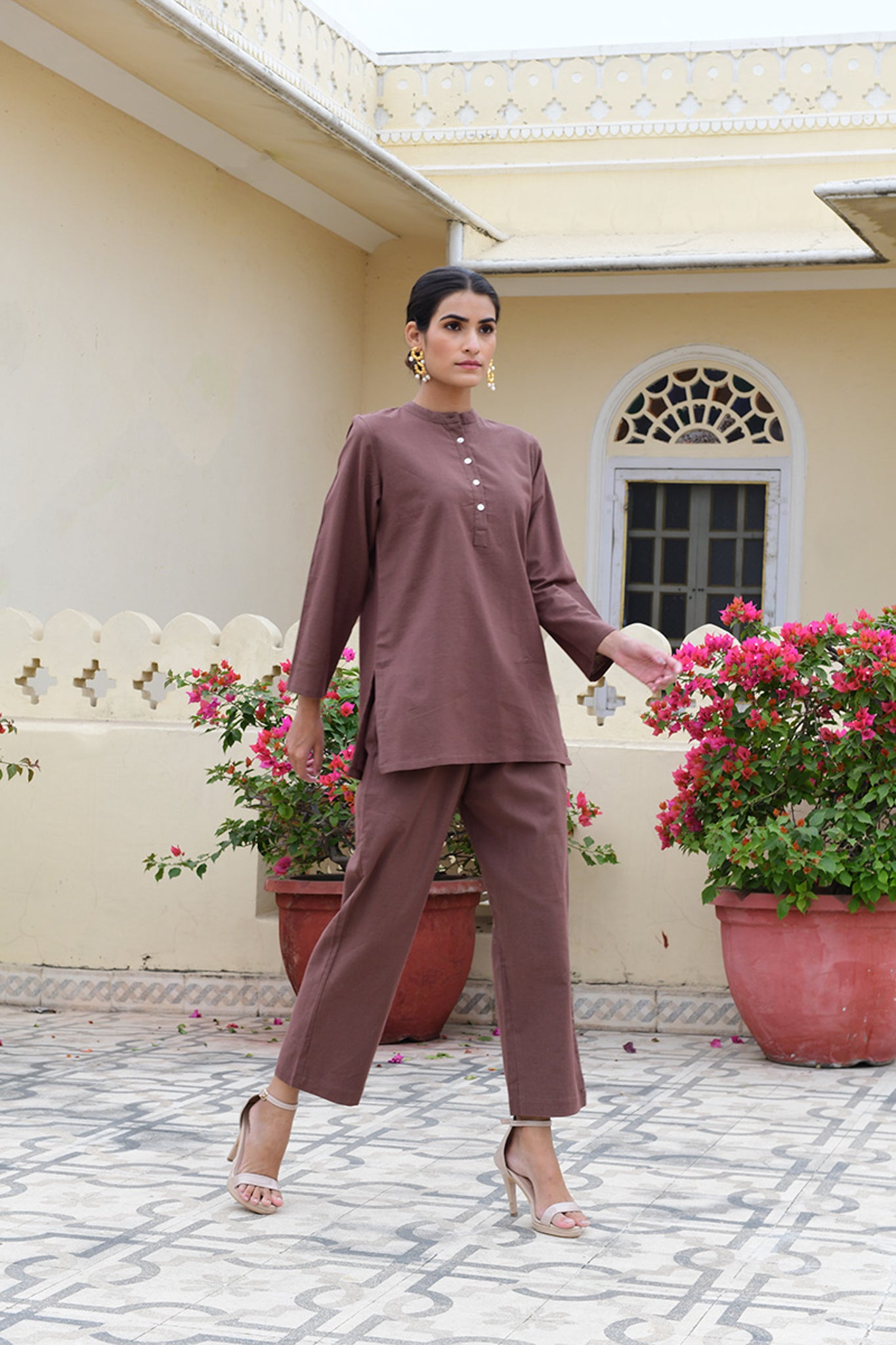 Handloomed cotton pant and tunic loungewear set made in India. | dark earth