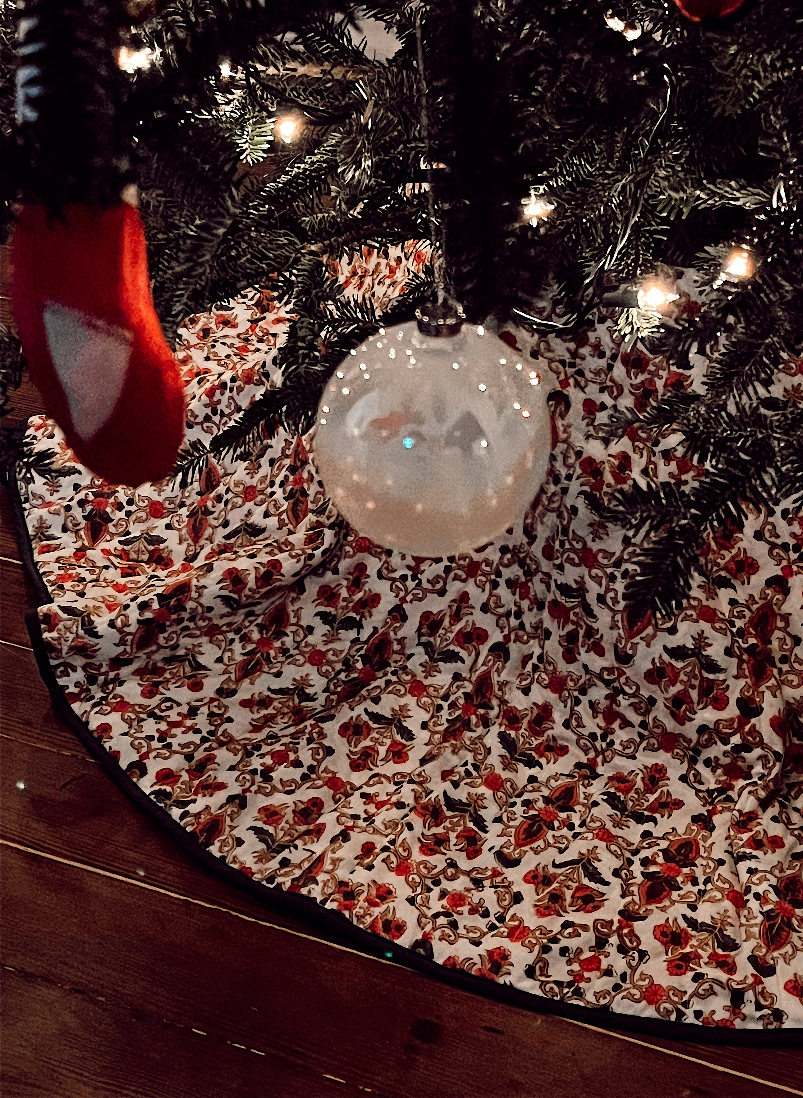 tree skirt | holly